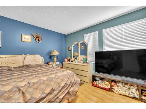 16 Mullis Crescent, Brampton, ON - Indoor Photo Showing Bedroom