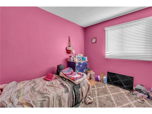 16 Mullis Crescent, Brampton, ON - Indoor Photo Showing Bedroom