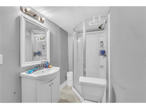 16 Mullis Crescent, Brampton, ON - Indoor Photo Showing Bathroom