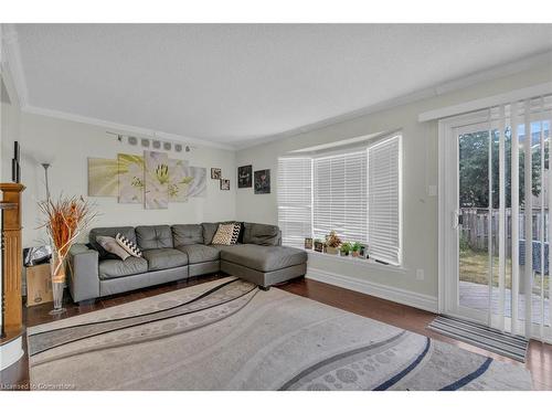 16 Mullis Crescent, Brampton, ON - Indoor Photo Showing Living Room