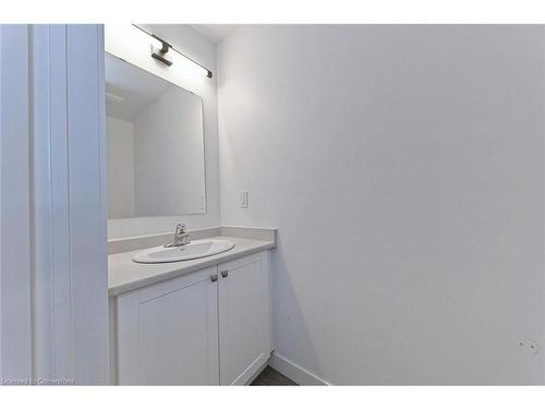 12 Roper Place, Kitchener, ON - Indoor Photo Showing Bathroom