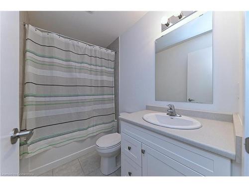 12 Roper Place, Kitchener, ON - Indoor Photo Showing Bathroom