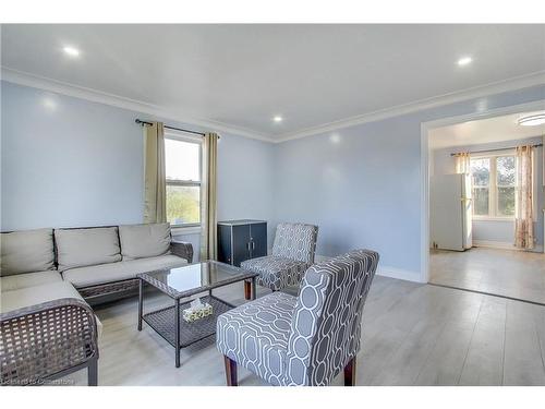 15 Grencer Road, Bradford, ON - Indoor Photo Showing Living Room