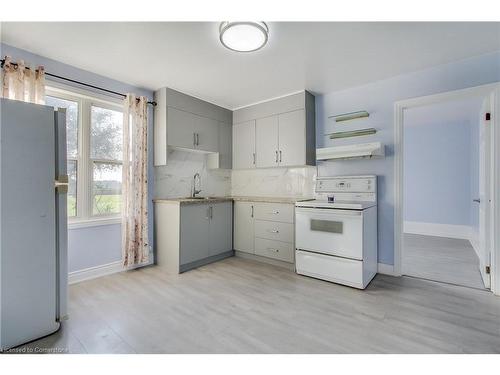 15 Grencer Road, Bradford, ON - Indoor Photo Showing Kitchen