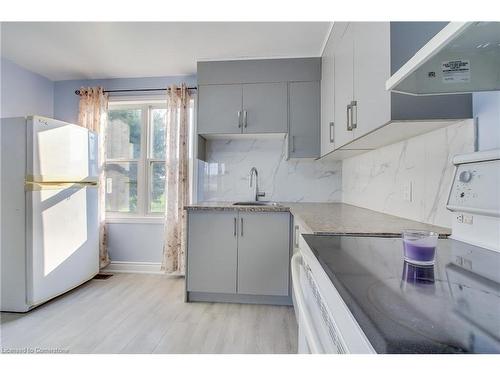 15 Grencer Road, Bradford, ON - Indoor Photo Showing Kitchen