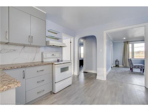 15 Grencer Road, Bradford, ON - Indoor Photo Showing Kitchen