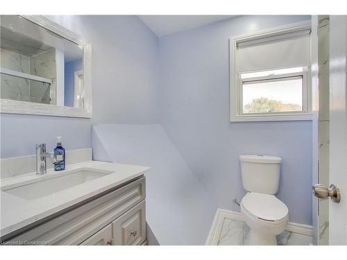 15 Grencer Road, Bradford, ON - Indoor Photo Showing Bathroom