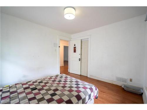 4965 Jepson Street, Niagara Falls, ON - Indoor Photo Showing Bedroom