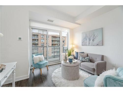 604-212 King William Street, Hamilton, ON - Indoor Photo Showing Living Room