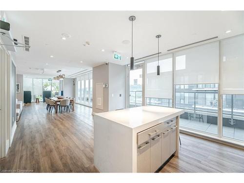 604-212 King William Street, Hamilton, ON - Indoor Photo Showing Kitchen With Upgraded Kitchen