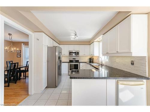 125 Ferndale Drive S, Barrie, ON - Indoor Photo Showing Kitchen