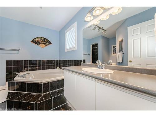 125 Ferndale Drive S, Barrie, ON - Indoor Photo Showing Bathroom