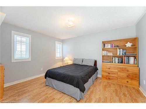 125 Ferndale Drive S, Barrie, ON - Indoor Photo Showing Bedroom