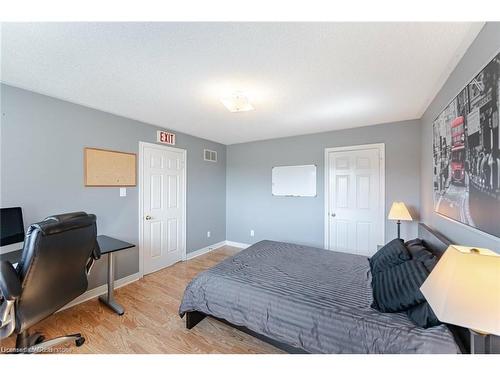 125 Ferndale Drive S, Barrie, ON - Indoor Photo Showing Bedroom