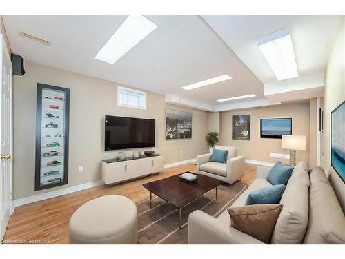 125 Ferndale Drive S, Barrie, ON - Indoor Photo Showing Living Room