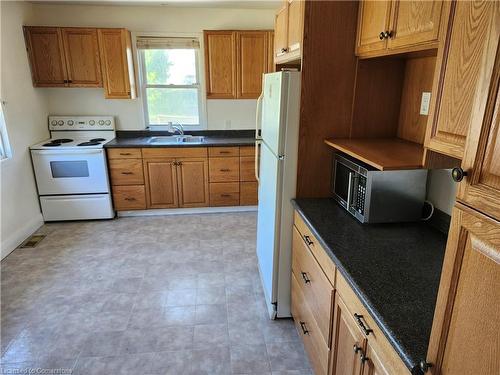 25 Amos Avenue W, Waterloo, ON - Indoor Photo Showing Kitchen With Double Sink