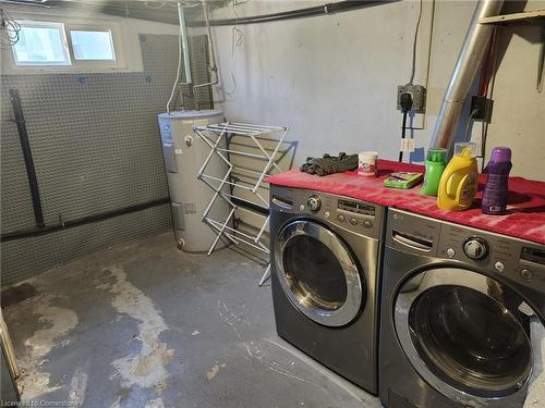 25 Amos Avenue W, Waterloo, ON - Indoor Photo Showing Laundry Room