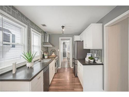 528 Upper Wentworth Street, Hamilton, ON - Indoor Photo Showing Kitchen