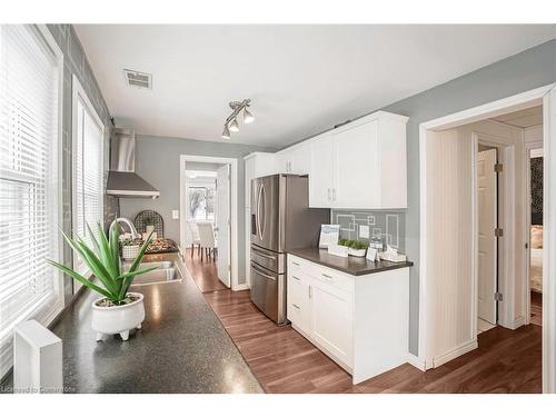 528 Upper Wentworth Street, Hamilton, ON - Indoor Photo Showing Kitchen