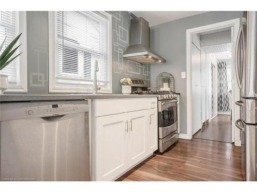 528 Upper Wentworth Street, Hamilton, ON - Indoor Photo Showing Kitchen