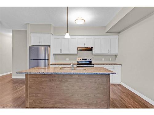 118-25 Isherwood Avenue, Cambridge, ON - Indoor Photo Showing Kitchen With Stainless Steel Kitchen