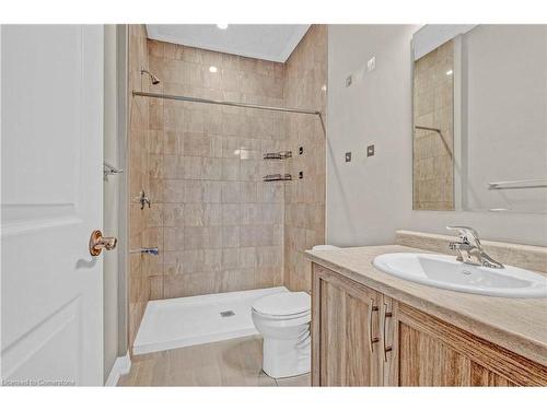 118-25 Isherwood Avenue, Cambridge, ON - Indoor Photo Showing Bathroom