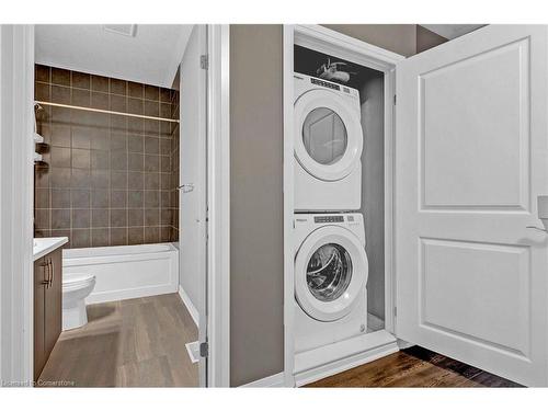 118-25 Isherwood Avenue, Cambridge, ON - Indoor Photo Showing Laundry Room