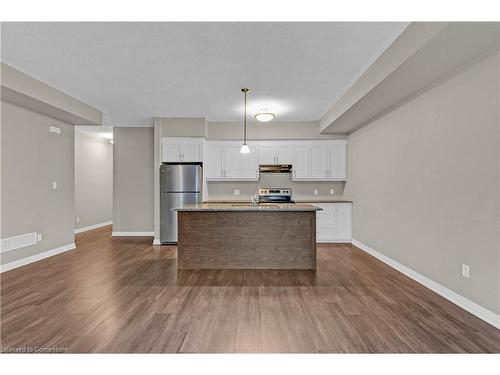 118-25 Isherwood Avenue, Cambridge, ON - Indoor Photo Showing Kitchen With Stainless Steel Kitchen