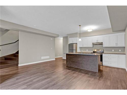 118-25 Isherwood Avenue, Cambridge, ON - Indoor Photo Showing Kitchen With Stainless Steel Kitchen