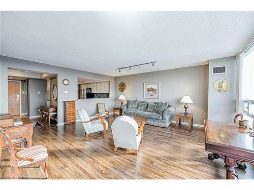 606-320 Mill Street S, Peel, ON - Indoor Photo Showing Living Room