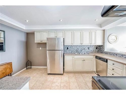 606-320 Mill Street S, Peel, ON - Indoor Photo Showing Kitchen With Double Sink