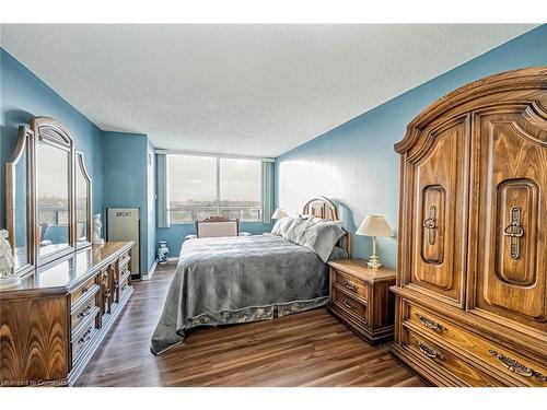 606-320 Mill Street S, Peel, ON - Indoor Photo Showing Bedroom