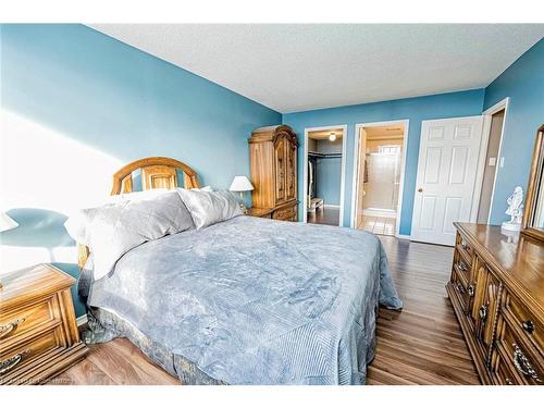 606-320 Mill Street S, Peel, ON - Indoor Photo Showing Bedroom