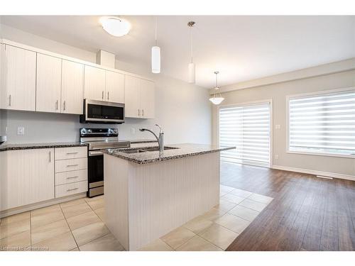 207 Louise Street, Welland, ON - Indoor Photo Showing Kitchen