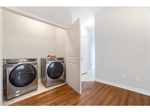 207 Louise Street, Welland, ON - Indoor Photo Showing Laundry Room