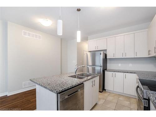 207 Louise Street, Welland, ON - Indoor Photo Showing Kitchen With Double Sink With Upgraded Kitchen