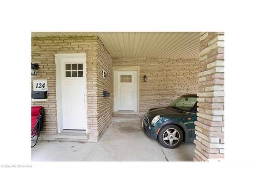 Upper-124 Roberts Crescent, Kitchener, ON - Outdoor