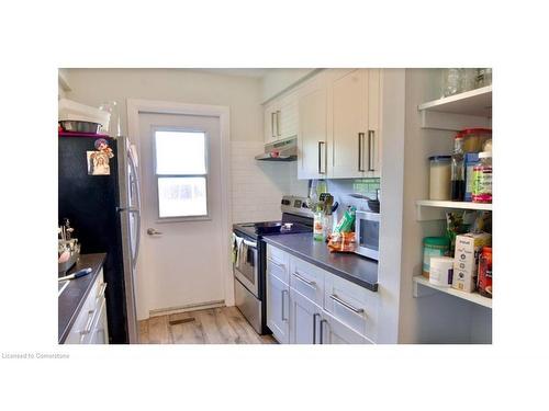 Upper-124 Roberts Crescent, Kitchener, ON - Indoor Photo Showing Kitchen