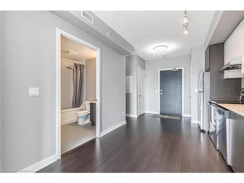 B414-5240 Dundas Street, Burlington, ON - Indoor Photo Showing Kitchen