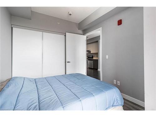 B414-5240 Dundas Street, Burlington, ON - Indoor Photo Showing Bedroom