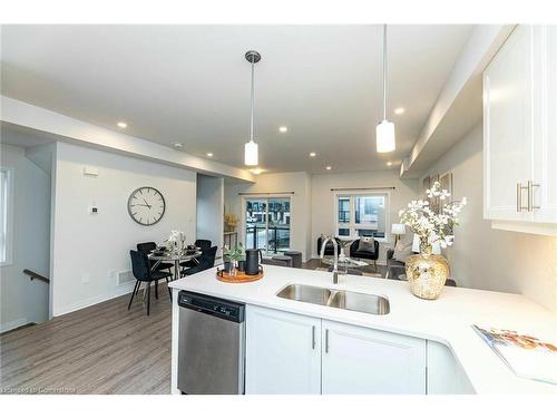 60-51 Sparrow Avenue, Cambridge, ON - Indoor Photo Showing Kitchen With Double Sink