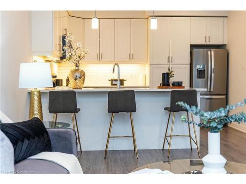 60-51 Sparrow Avenue, Cambridge, ON - Indoor Photo Showing Kitchen With Upgraded Kitchen