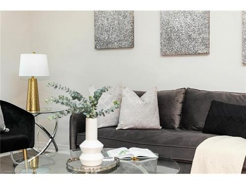 60-51 Sparrow Avenue, Cambridge, ON - Indoor Photo Showing Living Room