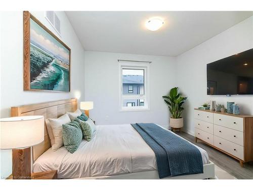 60-51 Sparrow Avenue, Cambridge, ON - Indoor Photo Showing Bedroom