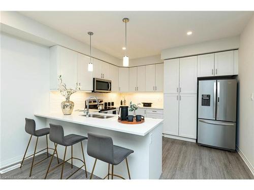 60-51 Sparrow Avenue, Cambridge, ON - Indoor Photo Showing Kitchen