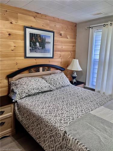 31 Blue Bay Lane, Fenelon Falls, ON - Indoor Photo Showing Bedroom