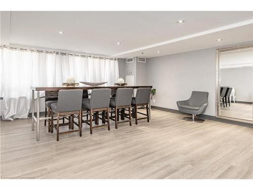 610-1369 Bloor Street, Toronto, ON - Indoor Photo Showing Dining Room