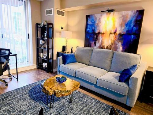 610-1369 Bloor Street, Toronto, ON - Indoor Photo Showing Living Room