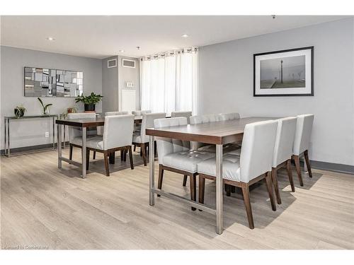 610-1369 Bloor Street, Toronto, ON - Indoor Photo Showing Dining Room