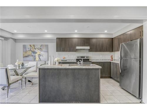 4-740 Linden Drive, Cambridge, ON - Indoor Photo Showing Kitchen